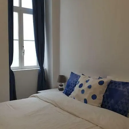 Modern Riverside - City Center Apartment *
